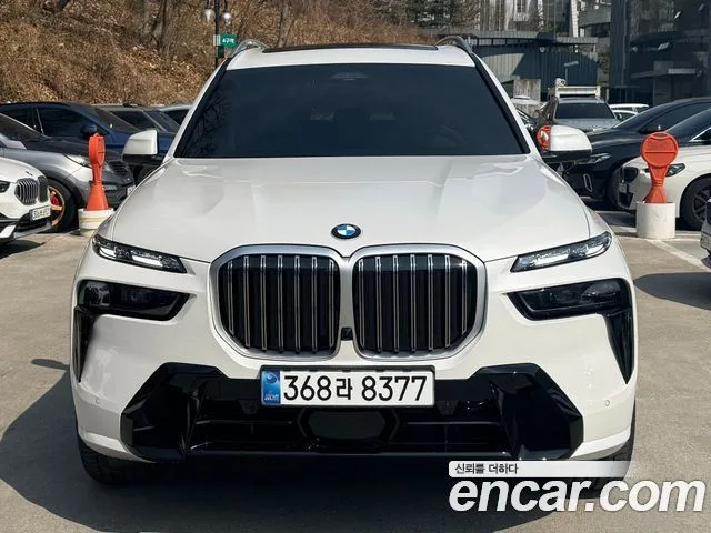 2026 BMW X7, foto 3