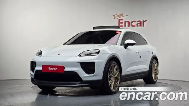 2025 Porsche Macan