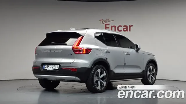 2023 Volvo XC40