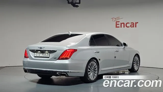 2018 Genesis EQ900
