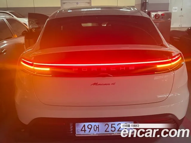2026 Porsche Macan