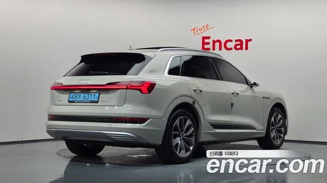 2020 Audi e-tron, foto 2