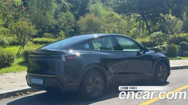 2026 Tesla Model Y, foto 4