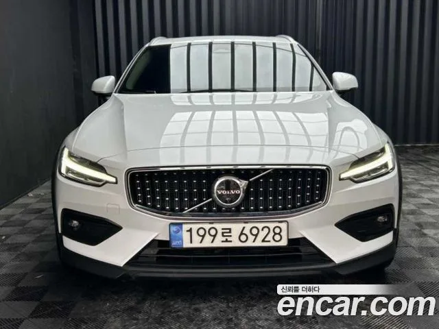 2023 Volvo V60