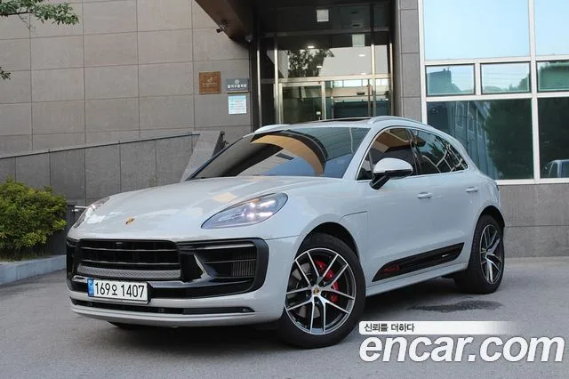 2022 Porsche Macan