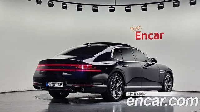 2023 Genesis G90
