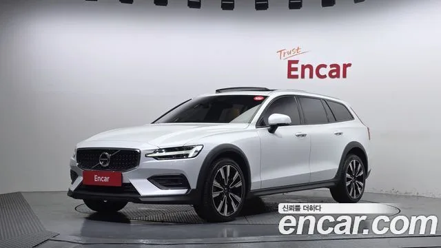 2022 Volvo V60