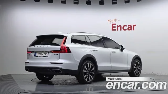2022 Volvo V60, foto 2