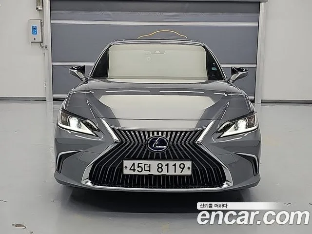 2019 Lexus ES