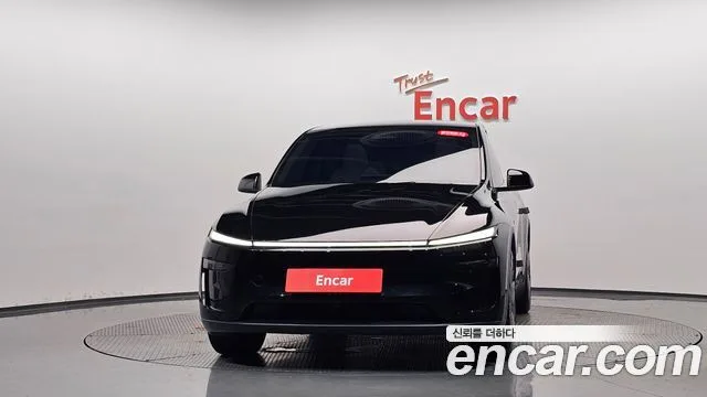 2025 Tesla Model Y, foto 2