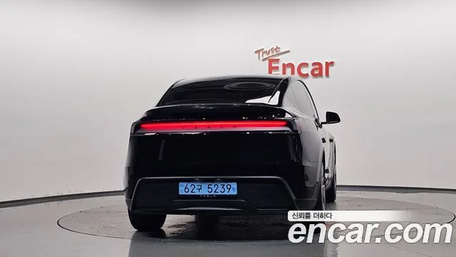 2025 Tesla Model Y, foto 3