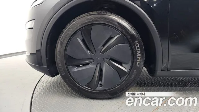 2025 Tesla Model Y, foto 4