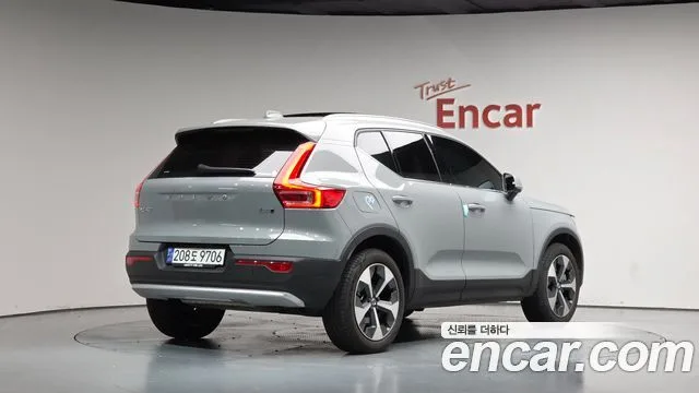 2025 Volvo XC40