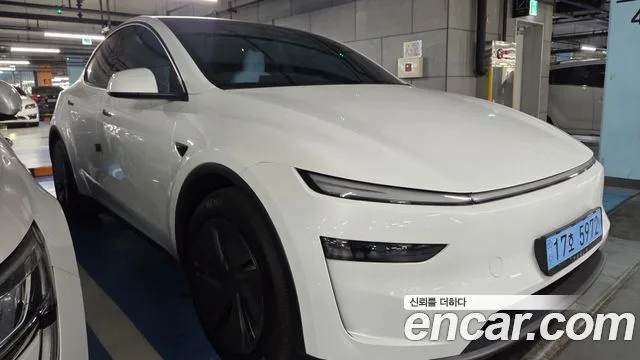 2025 Tesla Model Y, foto 2