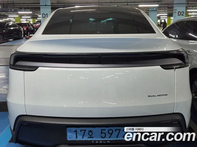 2025 Tesla Model Y, foto 3