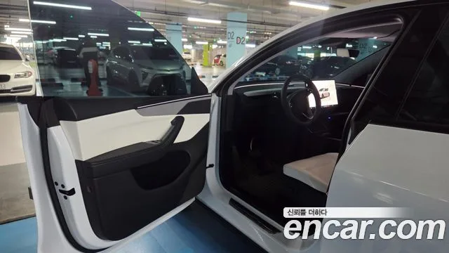 2025 Tesla Model Y, foto 4