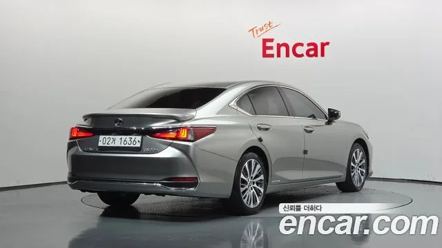 2019 Lexus ES, foto 2