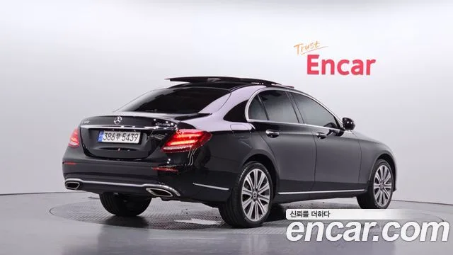 2017 Mercedes-Benz E-Class, foto 2
