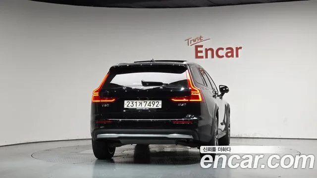 2023 Volvo V60, foto 3