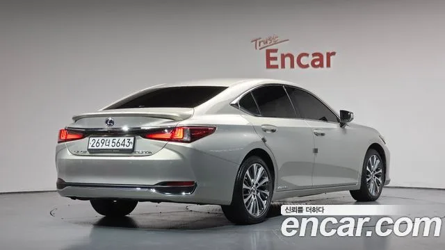 2019 Lexus ES