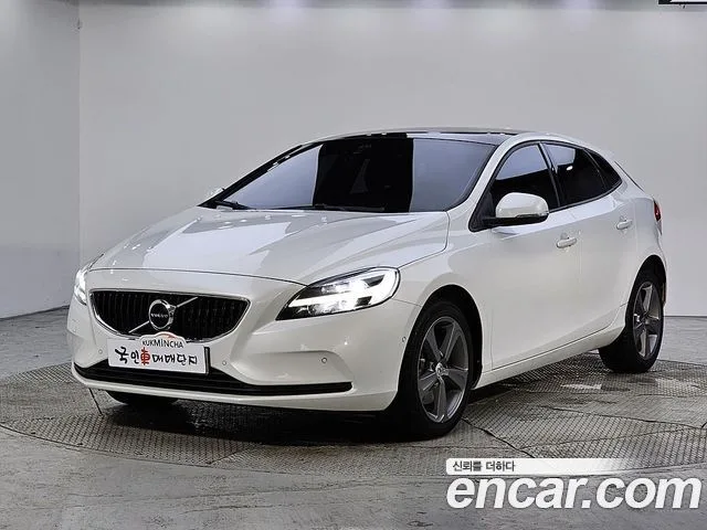 2018 Volvo V40