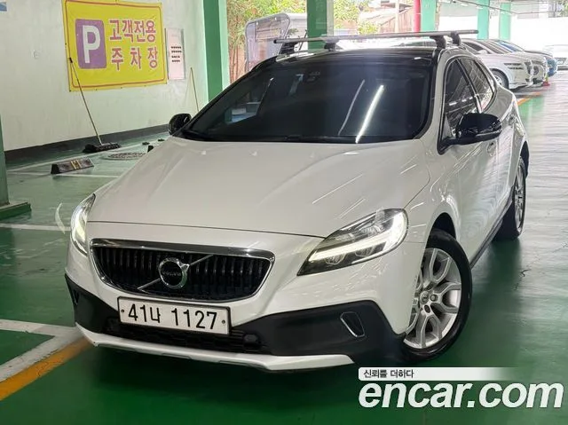 2018 Volvo V40