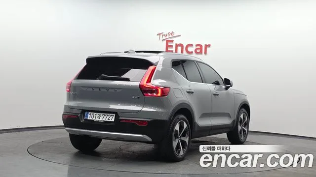 2025 Volvo XC40