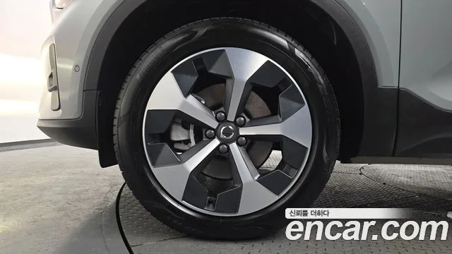 2025 Volvo XC40, foto 4