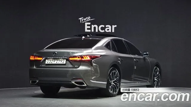 2021 Lexus LS, foto 2