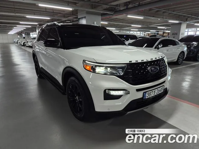 2020 Ford Explorer
