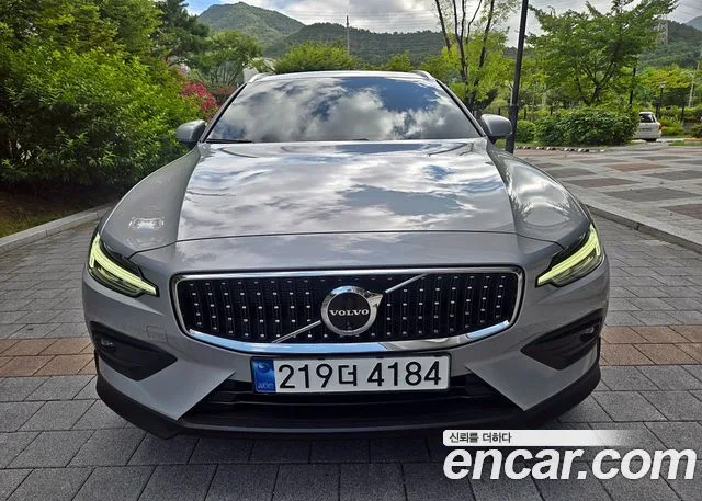 2024 Volvo V60