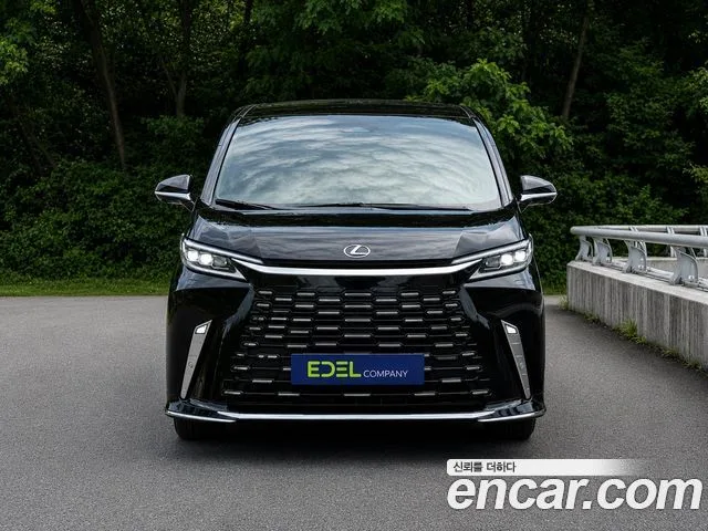 2025 Lexus LM