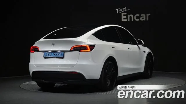 2024 Tesla Model Y, foto 2