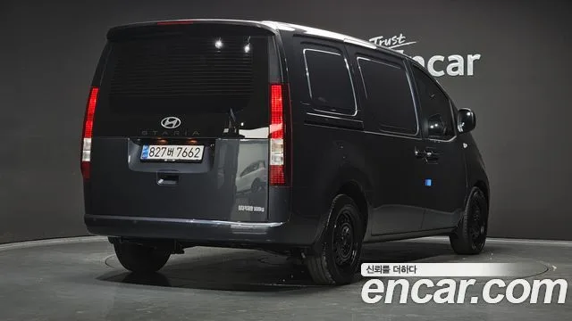 2025 Hyundai Staria, foto 2