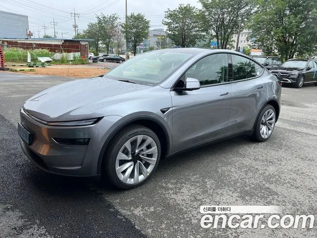 2025 Tesla Model Y, foto 2