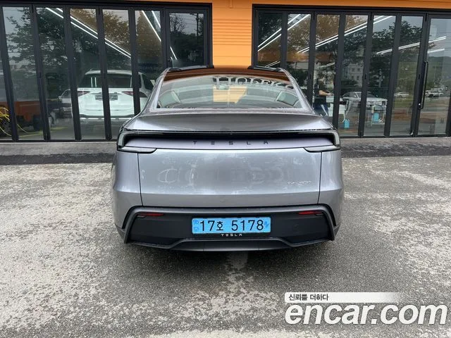 2025 Tesla Model Y, foto 4