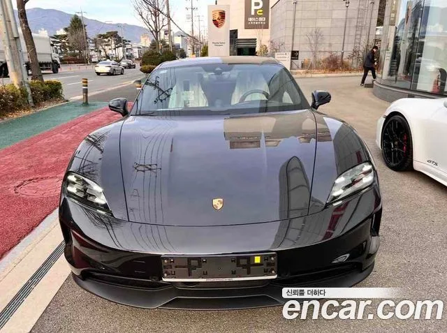 2025 Porsche Taycan