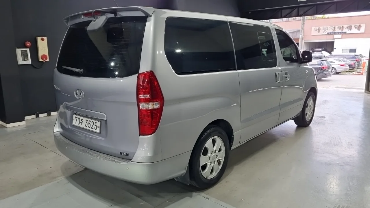2020 Hyundai Starex, foto 2