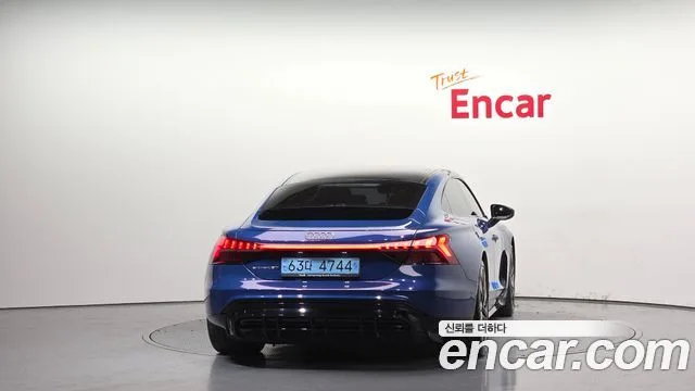 2022 Audi e-tron GT, foto 4