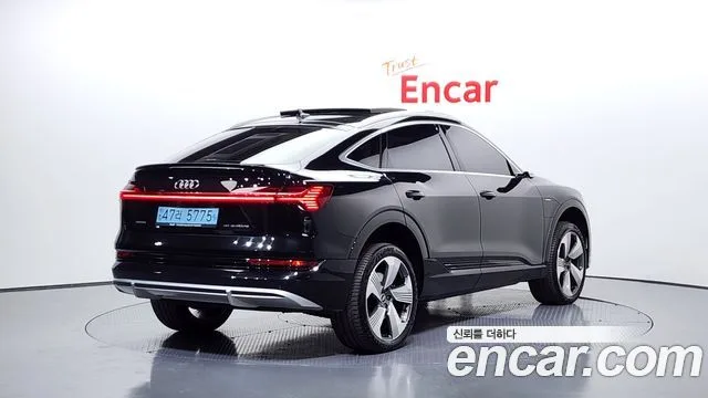 2022 Audi e-tron, foto 2
