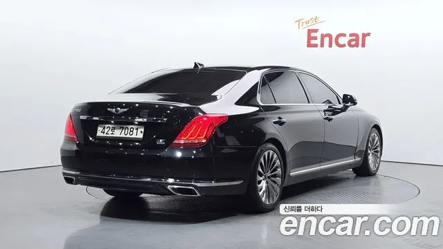 2018 Genesis EQ900