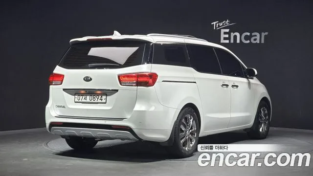 2016 Kia Carnival, foto 2