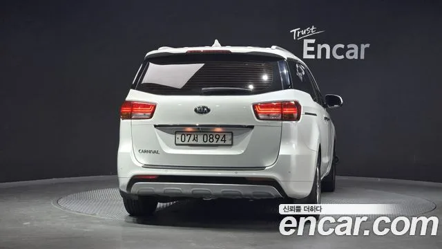 2016 Kia Carnival, foto 4