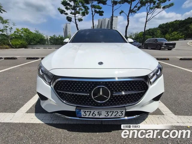 2025 Mercedes-Benz E-Class, foto 3