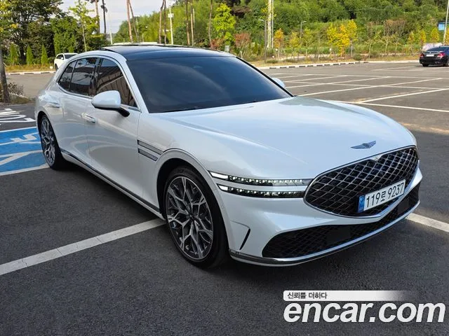 2023 Genesis G90