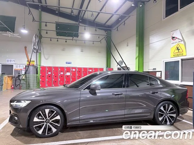 2025 Volvo S60