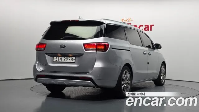 2016 Kia Carnival, foto 2