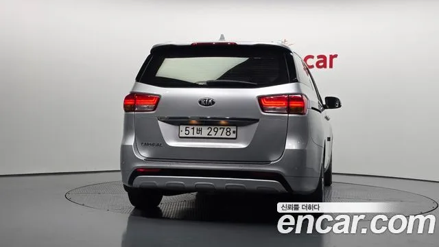 2016 Kia Carnival, foto 4