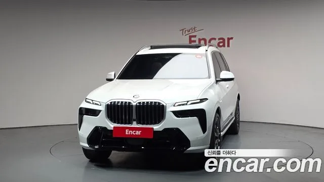 2025 BMW X7, foto 3