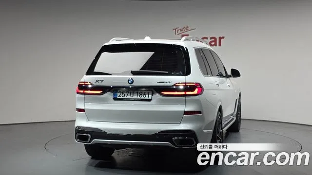 2025 BMW X7, foto 4